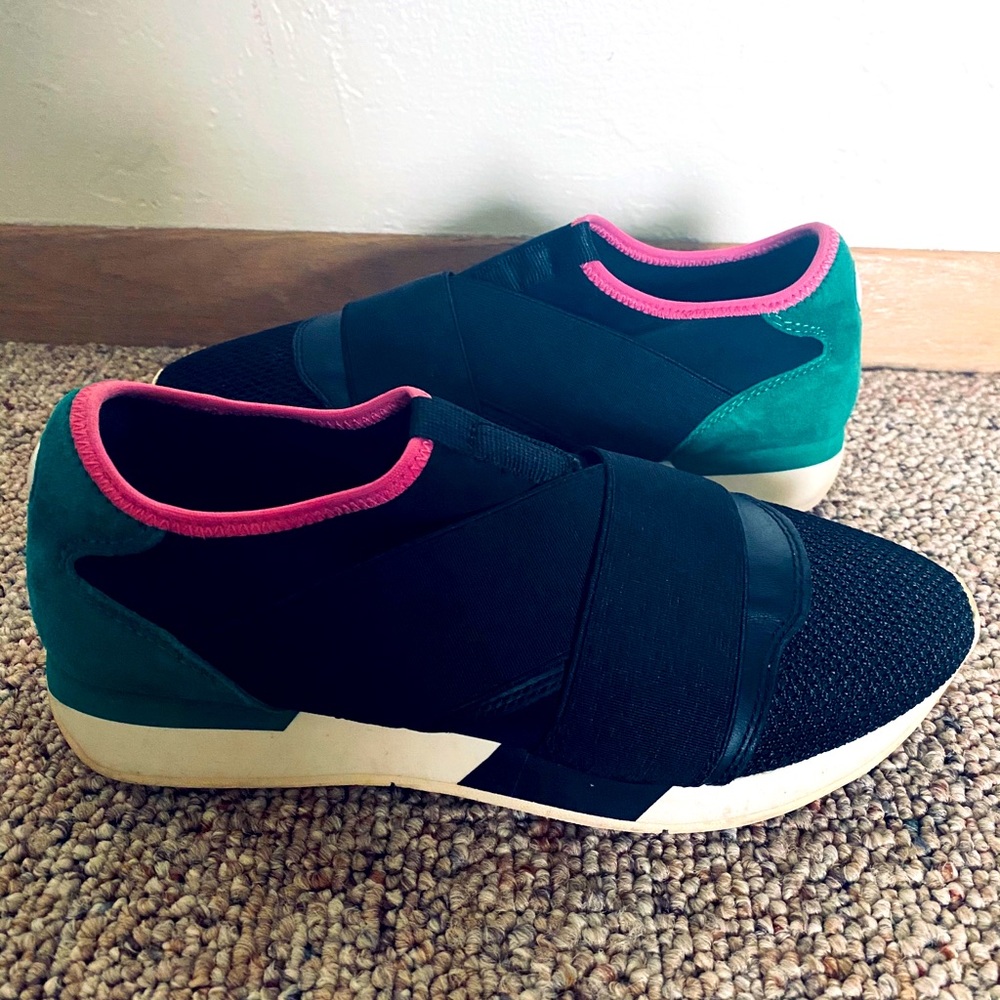 Sneakers